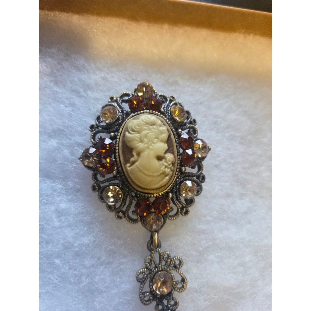 A.J. Lang Vtg Style Cameo Brooch Pin Amber Rhinestone Dangle Antique Gold Tone - Picture 2 of 5